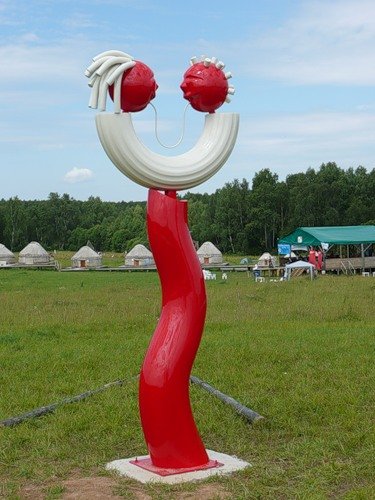 Памятник макаронам в России 4