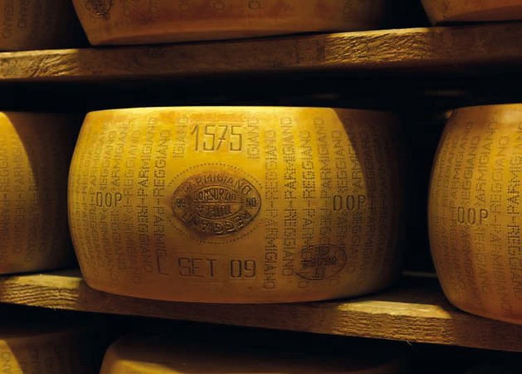 Как производят настоящий пармезан. Знак качества DOP Parmigiano-Reggiano