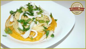 Макароны с тыквой и кальмарами. Готовое блюдо